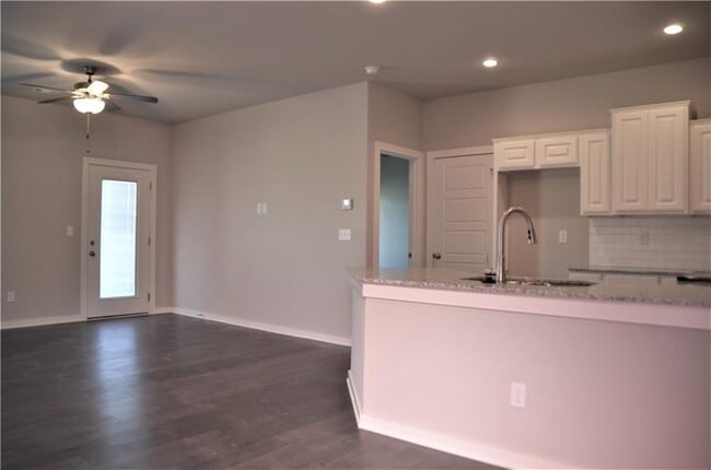 Building Photo - 3912 SW Peachwood Dr