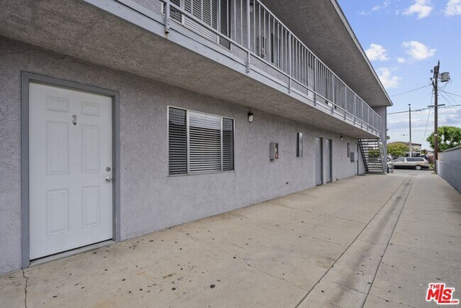 Primary Photo - 1556 W 227th St