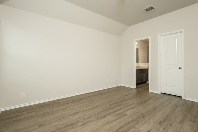 Building Photo - 5215 Blue Ranch