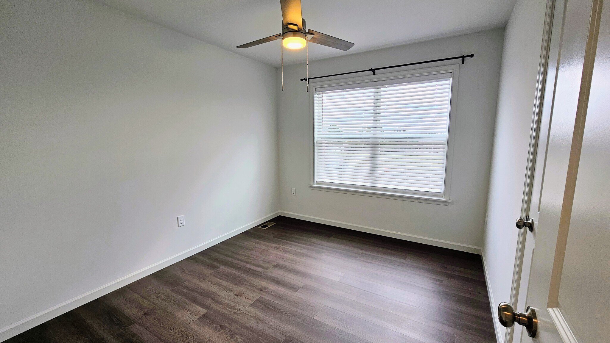 Building Photo - 61 N Conifer Dr