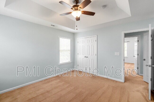 Building Photo - 2017 White Cedar Ln