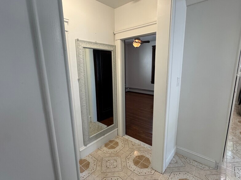 Building Photo - 653 Pleasant Valley Pky