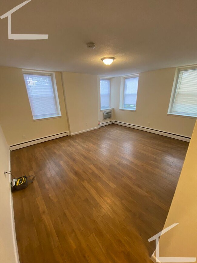 Building Photo - Huge studio with heat included for September!