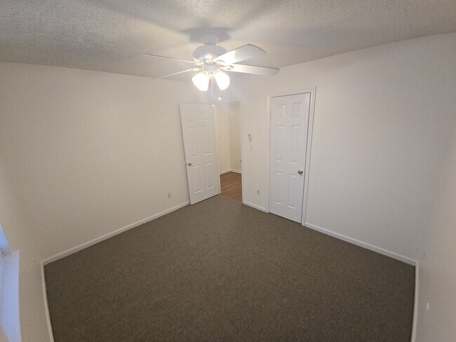 Building Photo - 4016 Rainbow Dr