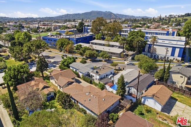 Building Photo - 2975 W Ave 33