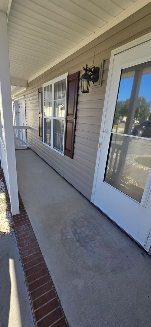 Building Photo - One Level Ranch