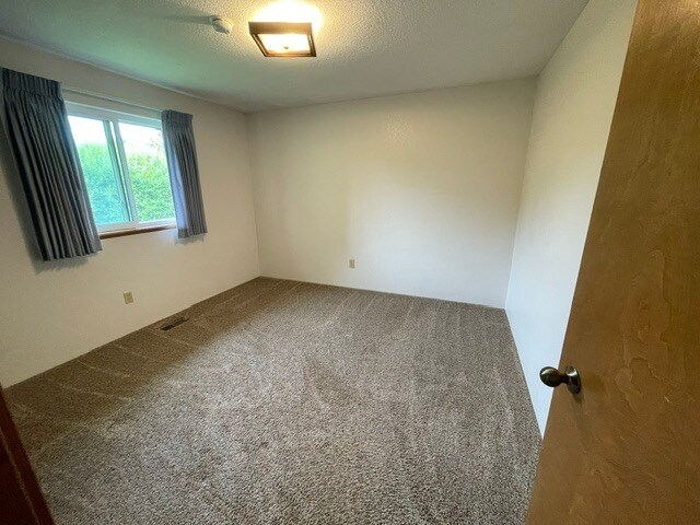 Building Photo - 14901 Eagle Dr