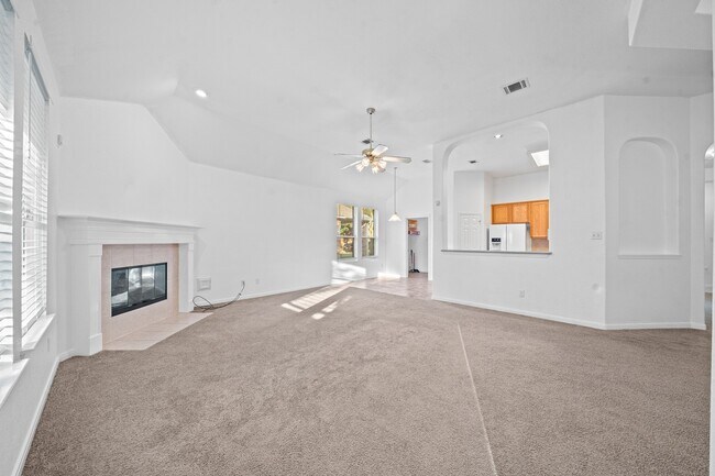 Building Photo - 4815 Plum Forest Rd