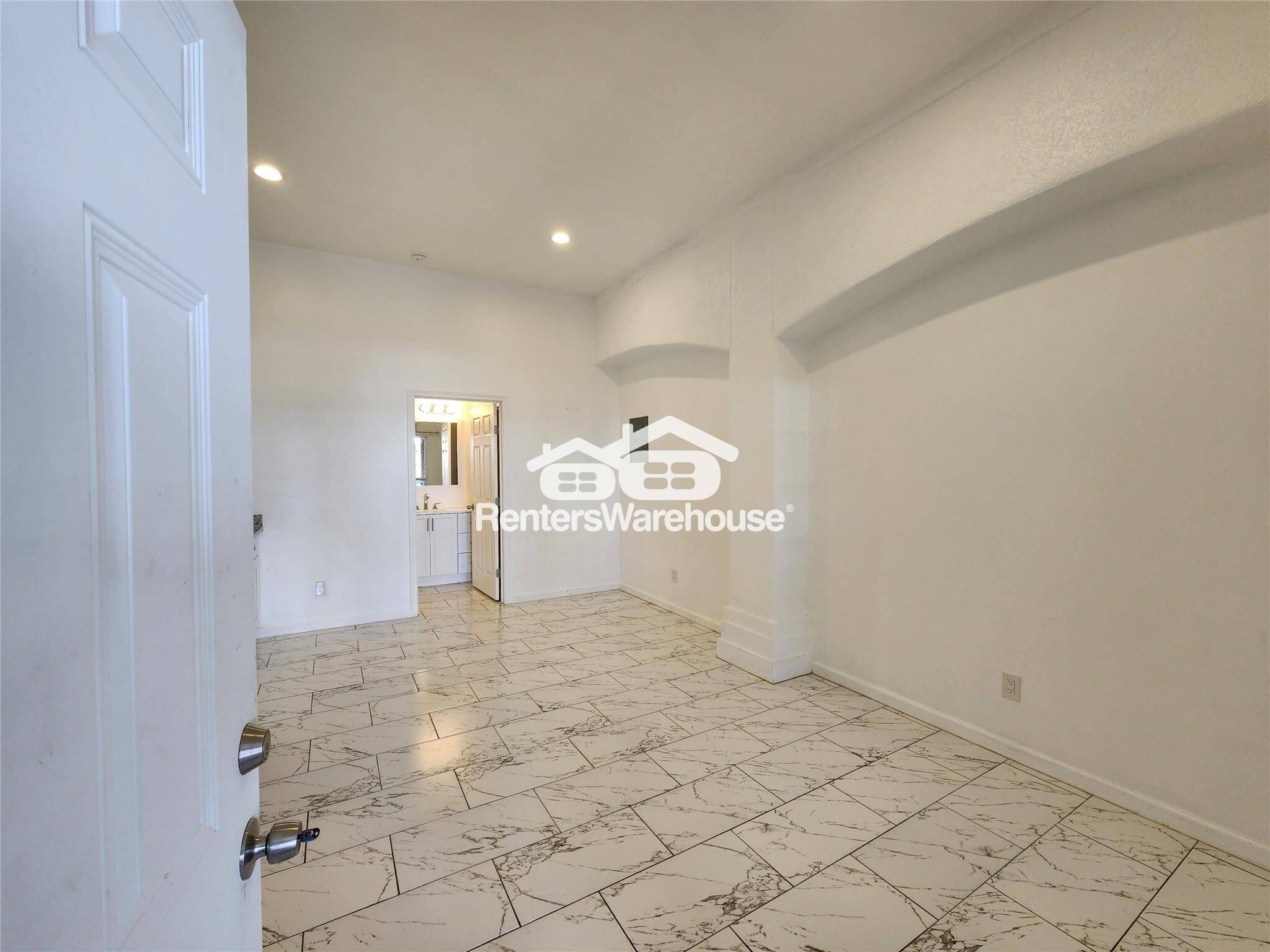 Building Photo - 5027 Creekmont Dr