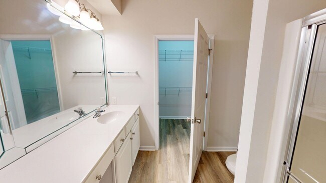 Building Photo - Recently updated condo in the heart of Bal...