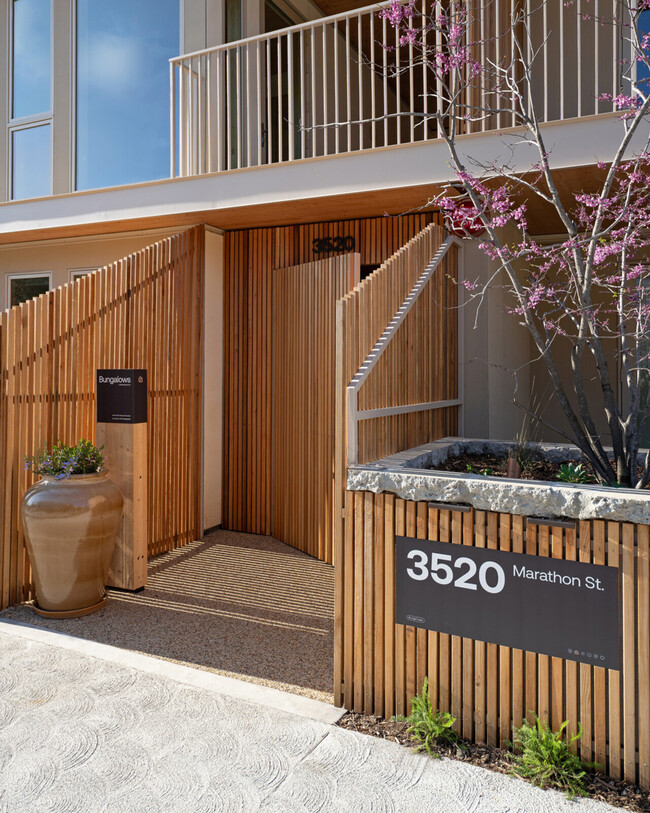 Building Photo - SuperBungalows™ on Marathon Street