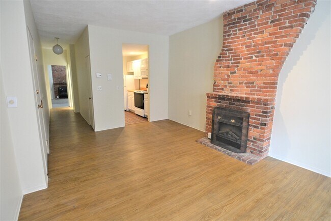 Building Photo - 67 St Germain St