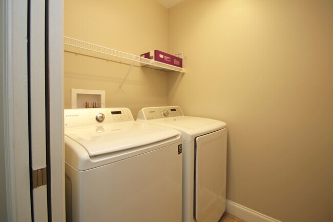 Building Photo - Stunning 3 Bed Rental with Deck & Pond View!