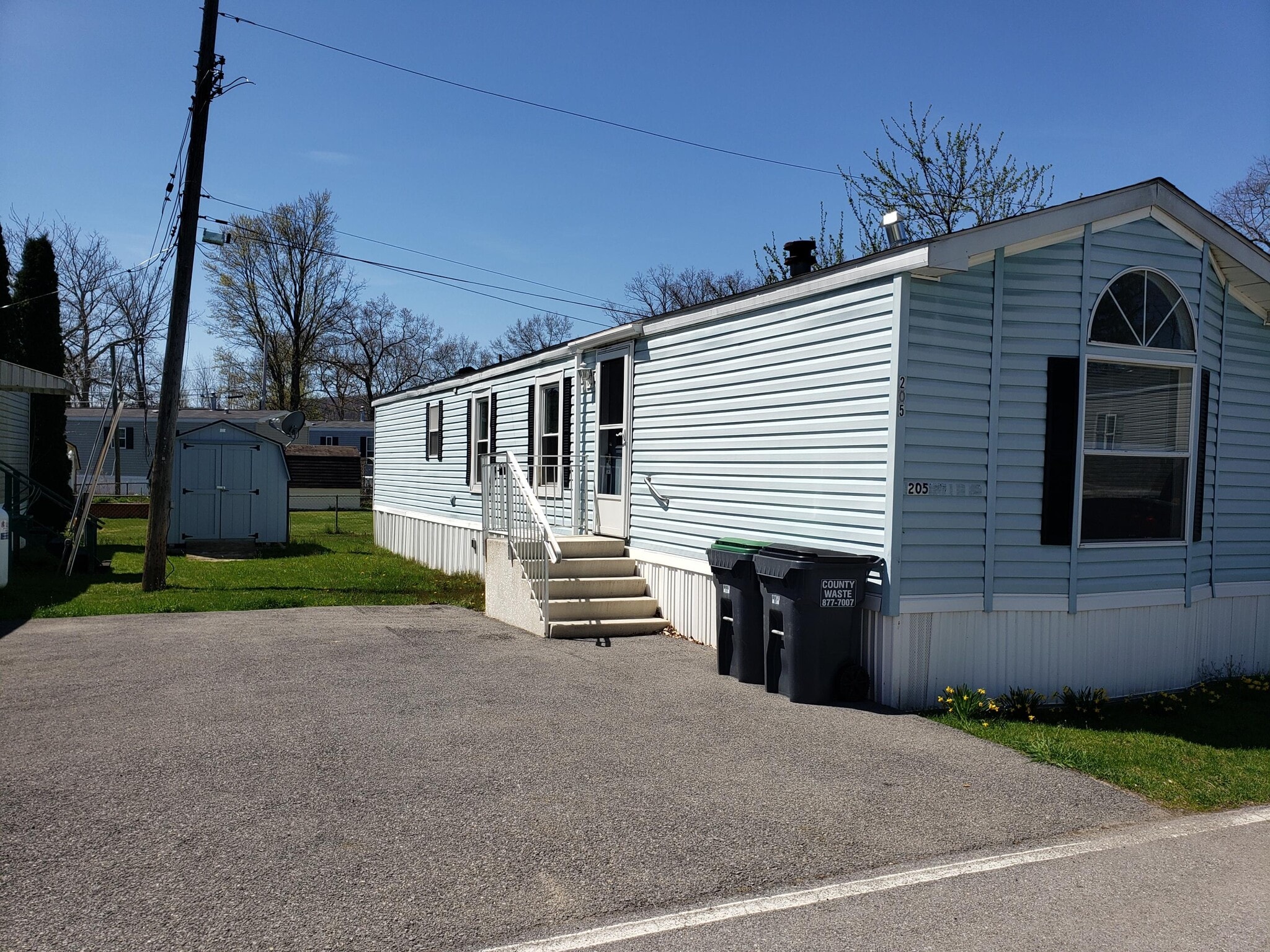 Building Photo - 205 Cross Dr