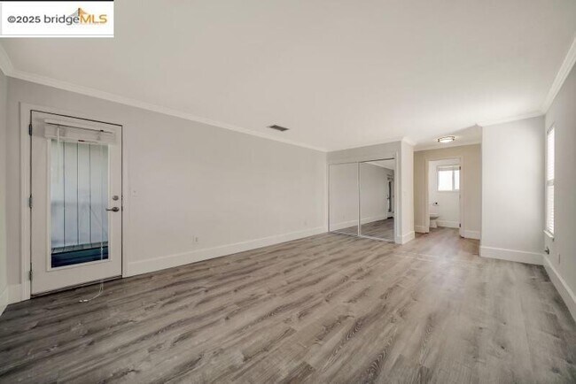 Building Photo - 905 Lido Cir
