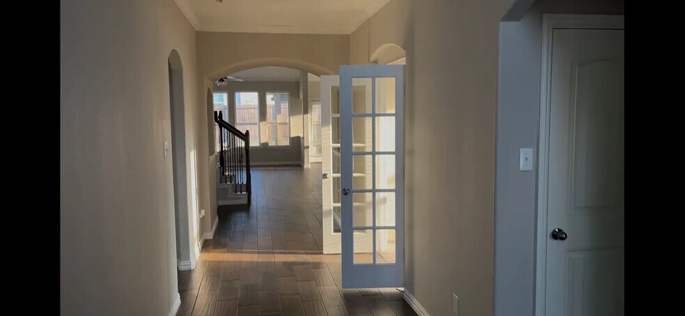 Building Photo - Room in House on Zanna Grace Way