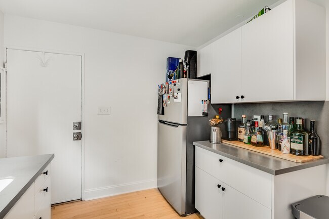 More storage and cabinets in the kitchen - 96 Ardmore Pl NW