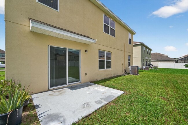 Building Photo - Stunning 5 bed/ 2 bath