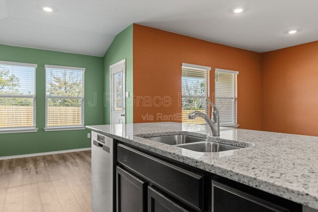 Building Photo - 6905 Guadalupe Rd