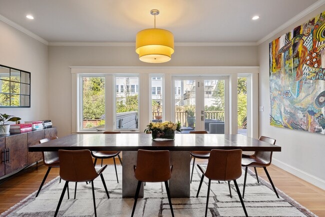 Building Photo - 2866 Pine St