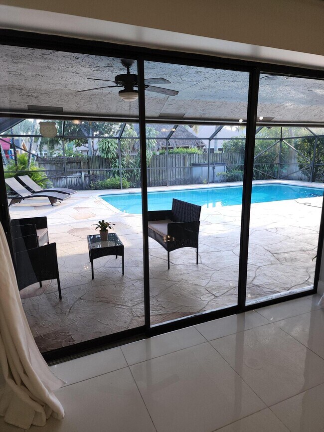 Building Photo - 14526 Paddock Dr