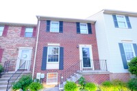 Building Photo - Lovely 3 BR/2 BA Townhome in Pasadena!