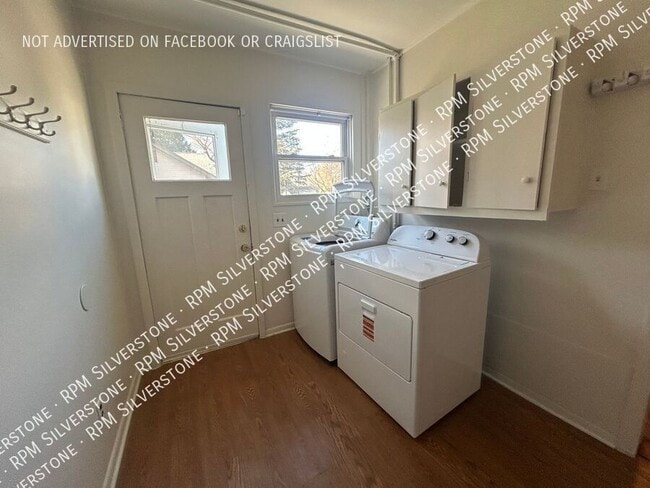 Building Photo - 3236 Caroline-