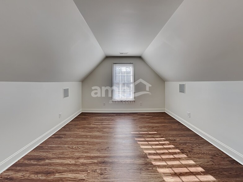 Building Photo - 830 Red Hawk Ct