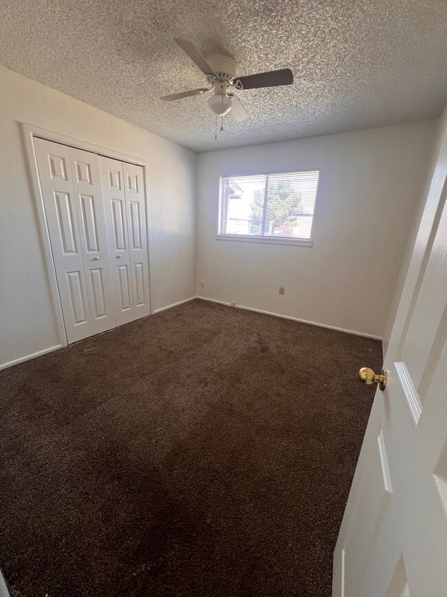 Building Photo - Great Starter Home