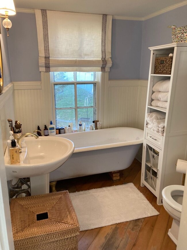 Building Photo - Charming Sylvan Park Victorian