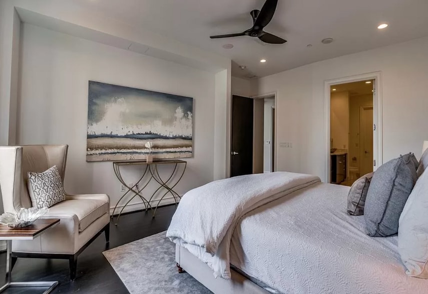 Building Photo - 2555 N Pearl St