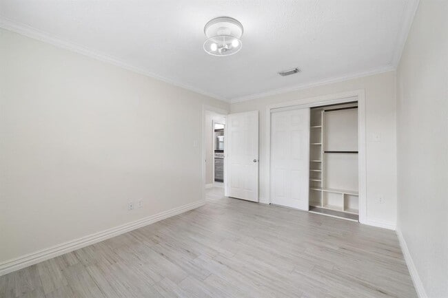 Building Photo - 13834 Fleur De Lis Blvd