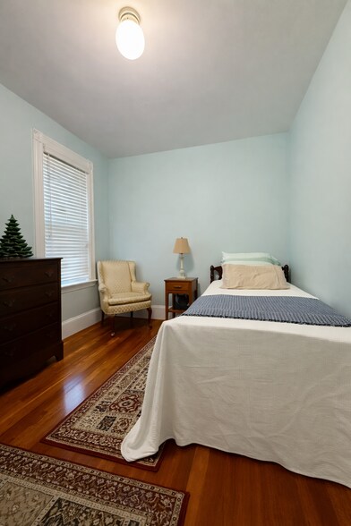 Building Photo - 68 Hillside St