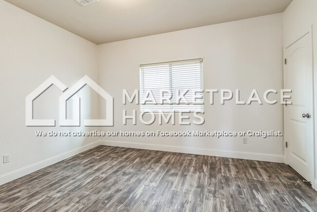 Building Photo - 2426 Valdes Dr