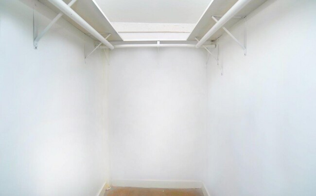 Building Photo - 5044 E Adams St