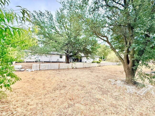 Building Photo - 16235 Red Wood Cir N
