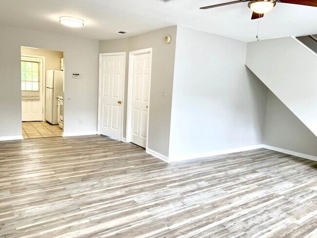 Building Photo - Affordable 4/3 Townhome in Timberwood