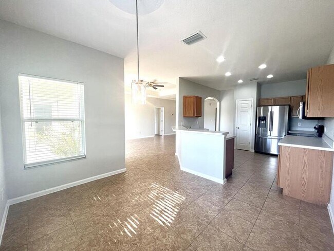 Building Photo - 414 Fern Lake Dr