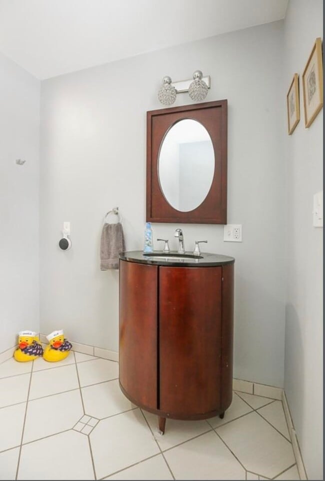 Building Photo - 9 Gulliver Ave