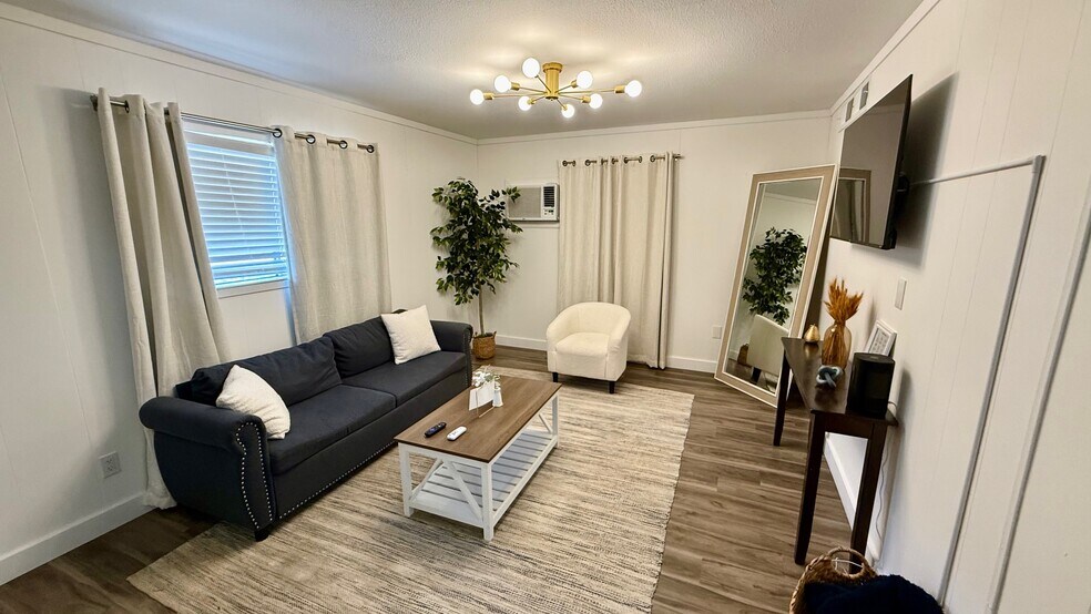 Building Photo - 1802 E University Ave