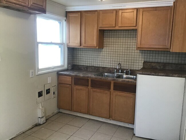 Primary Photo - 2 bedroom single family home with detached...
