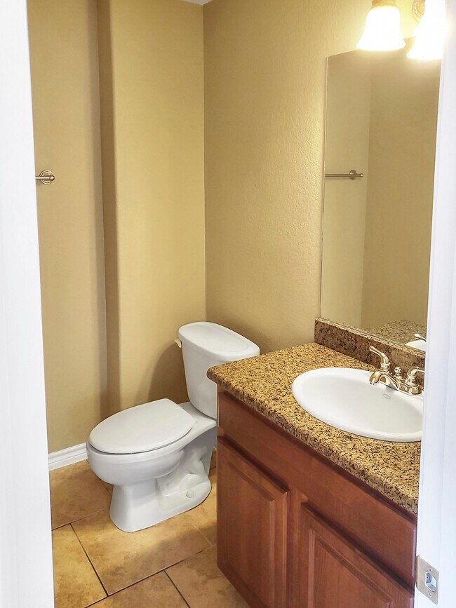 Building Photo - 1710 Ulit Ave