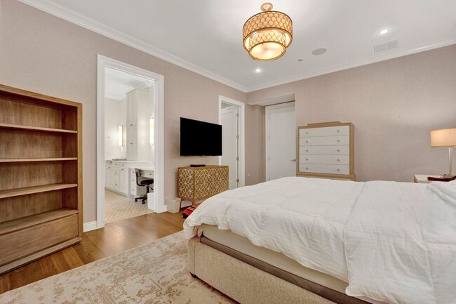 Building Photo - 103 W Chestnut St