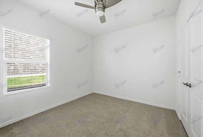 Building Photo - 713 Leavenworth Dr