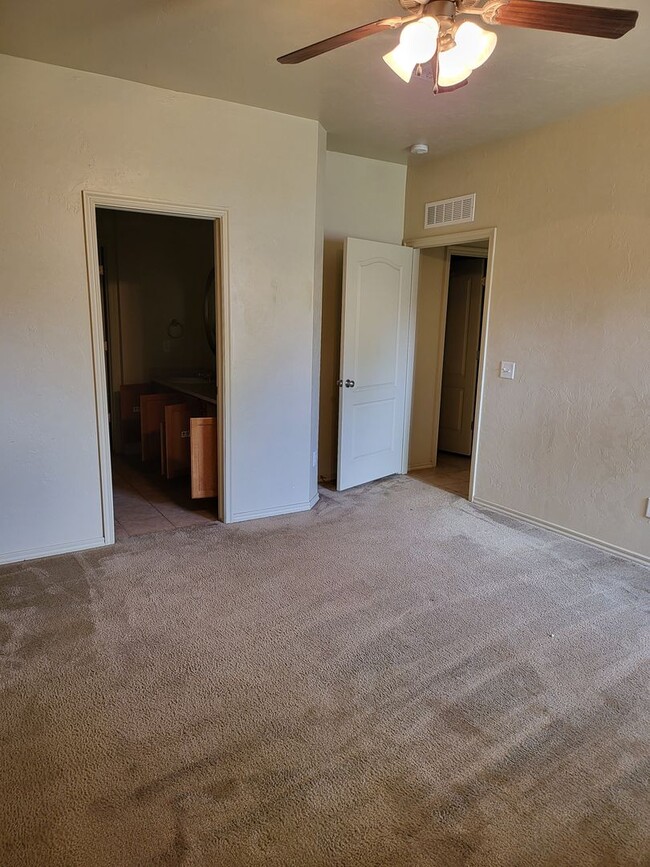 Building Photo - Welcome Home!!