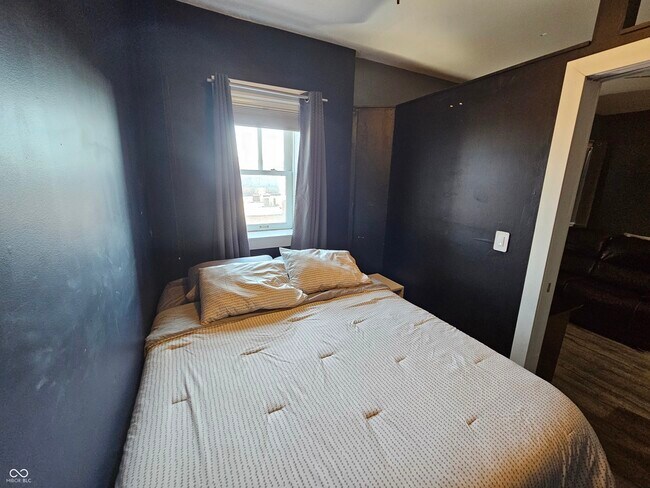 Building Photo - 230 E 9th St