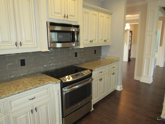 Building Photo - 110 Sandringham Ct