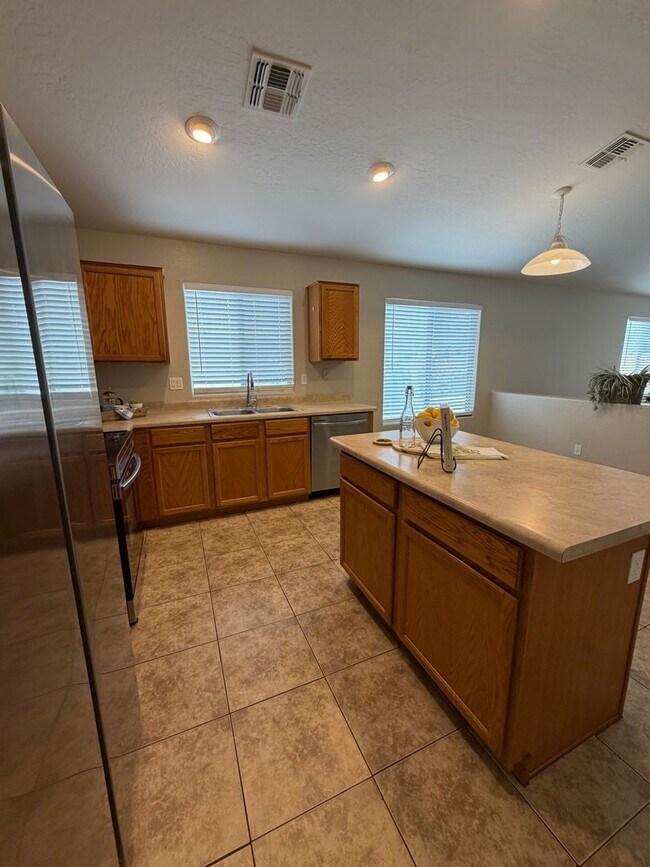Building Photo - 4 Bedroom on Large Lot in Queen Creek