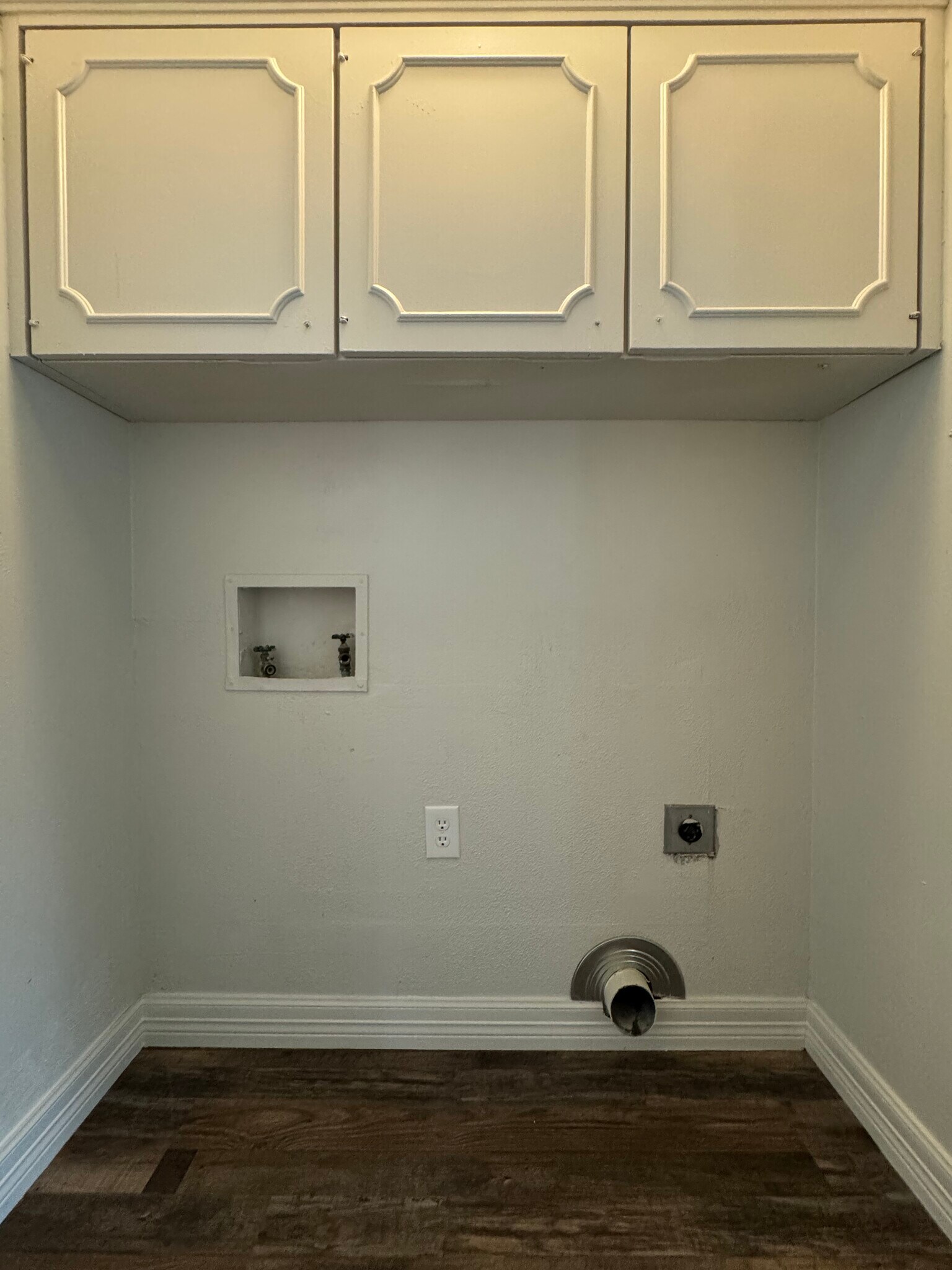 Building Photo - 302 Mobile Dr
