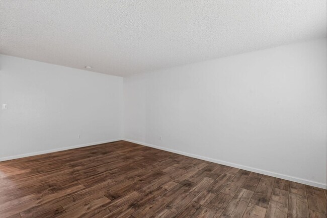 Building Photo - 4115 N Briarwood Ave